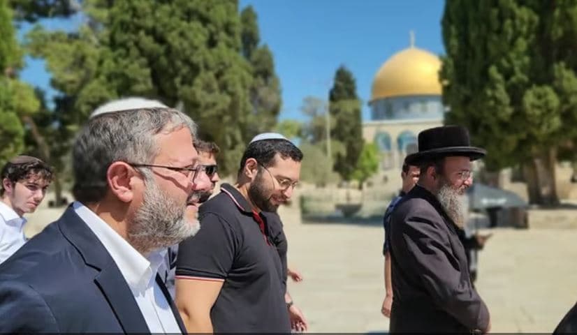 Ministri izraelit i ekstremit të djathtë ngjall zemërim me faljen në xhaminë në Jerusalem