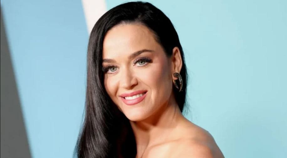 Spanjë/ Katy Perry nën hetim për një videoklip të xhiruar në dunat e mbrojtura të rërës