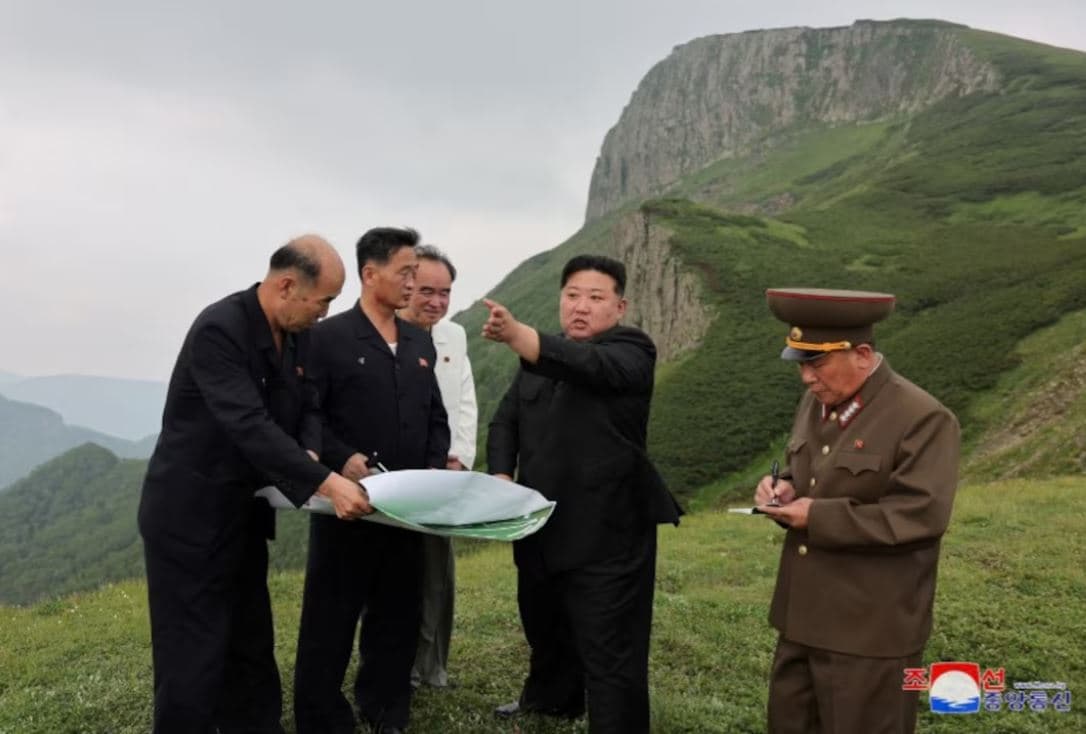 Koreja e Veriut do të hapë kufirin për turistët e huaj në dhjetor
