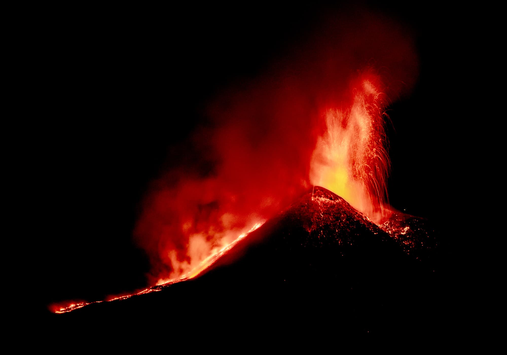 Shpërthen vullkani Etna, ndërpriten fluturimet nga aeroporti i Katanias