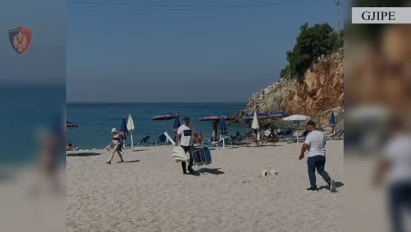 Kishin zënë hapësirën me çadra dhe shezlongë në Gjipe, dy persona nën hetim