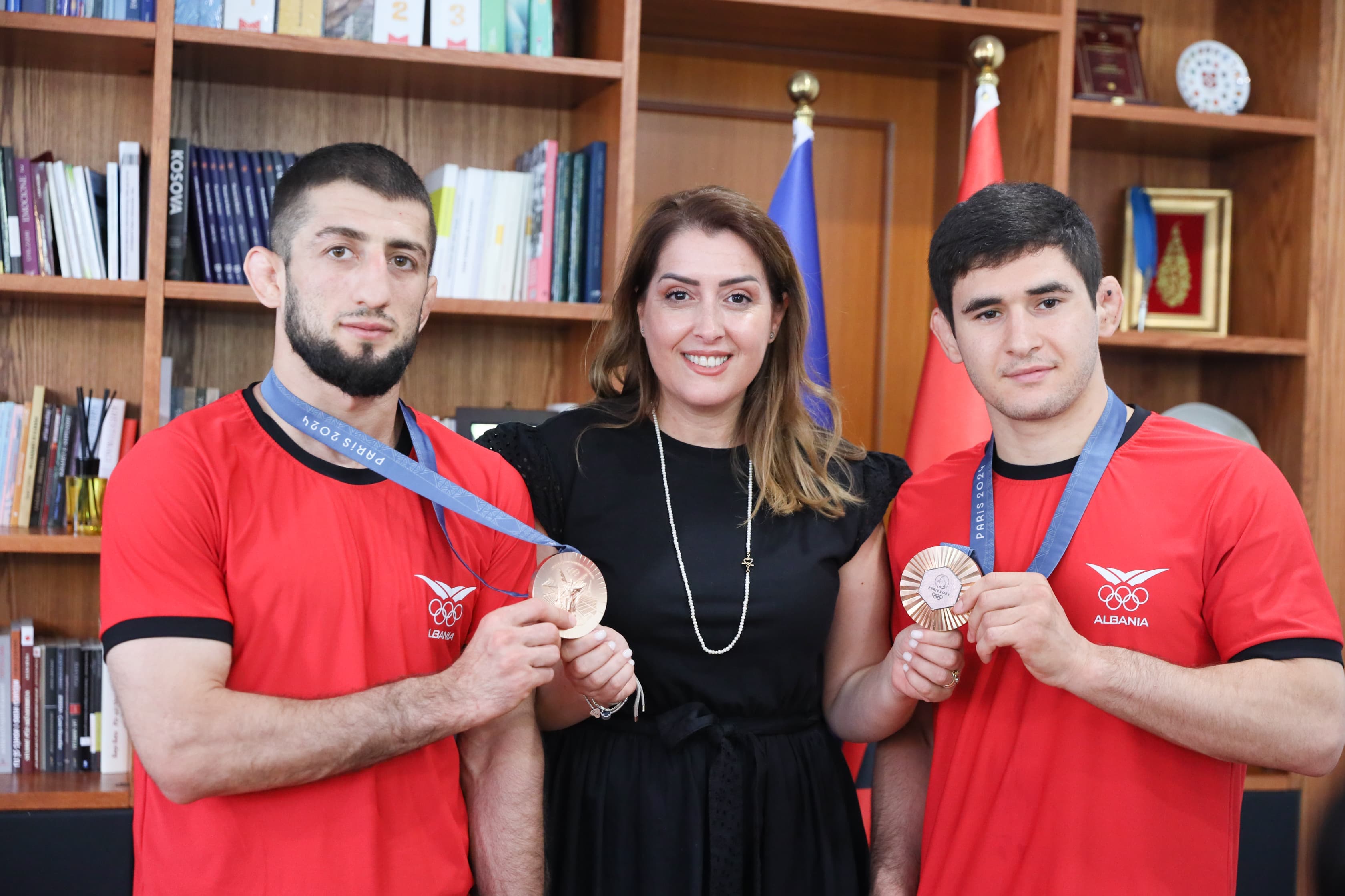Manastirliu pret Ekipin Olimpik Shqiptar, shpërblime për dy medalistët