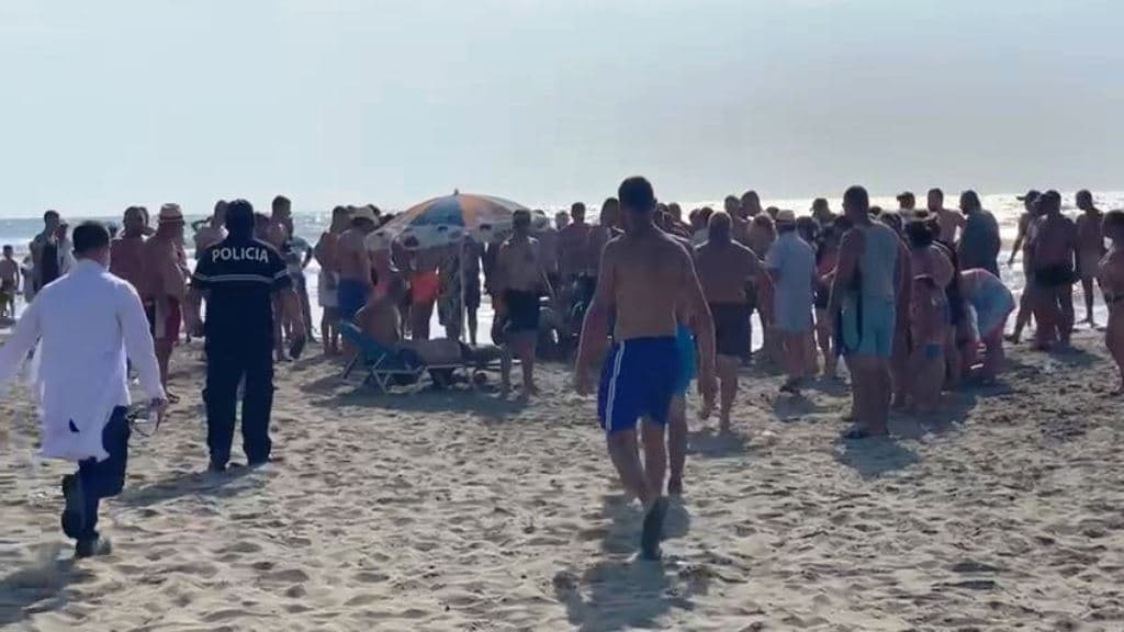 Pësoi arrest kardiak në plazh, humb jetën 78-vjeçari në Sarandë