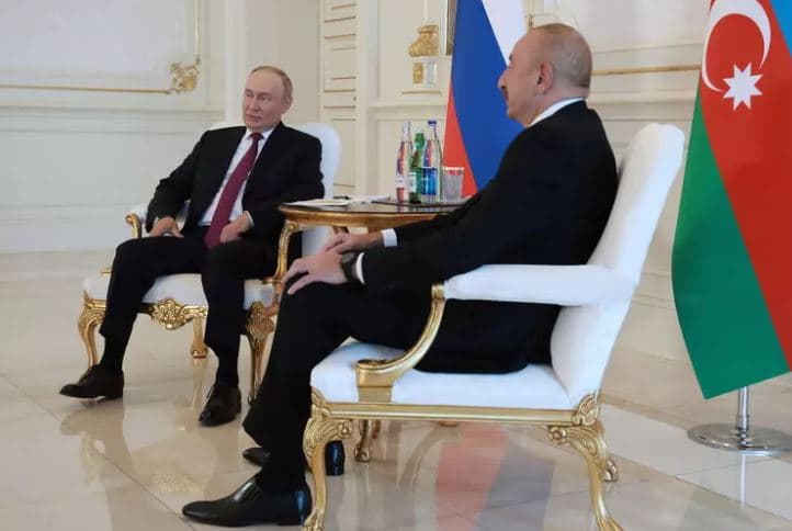 Putin në Baku: Rusia është gati që të ndërmjetësojë për zgjidhjen e situatës mes Azerbajxhanit dhe Armenisë