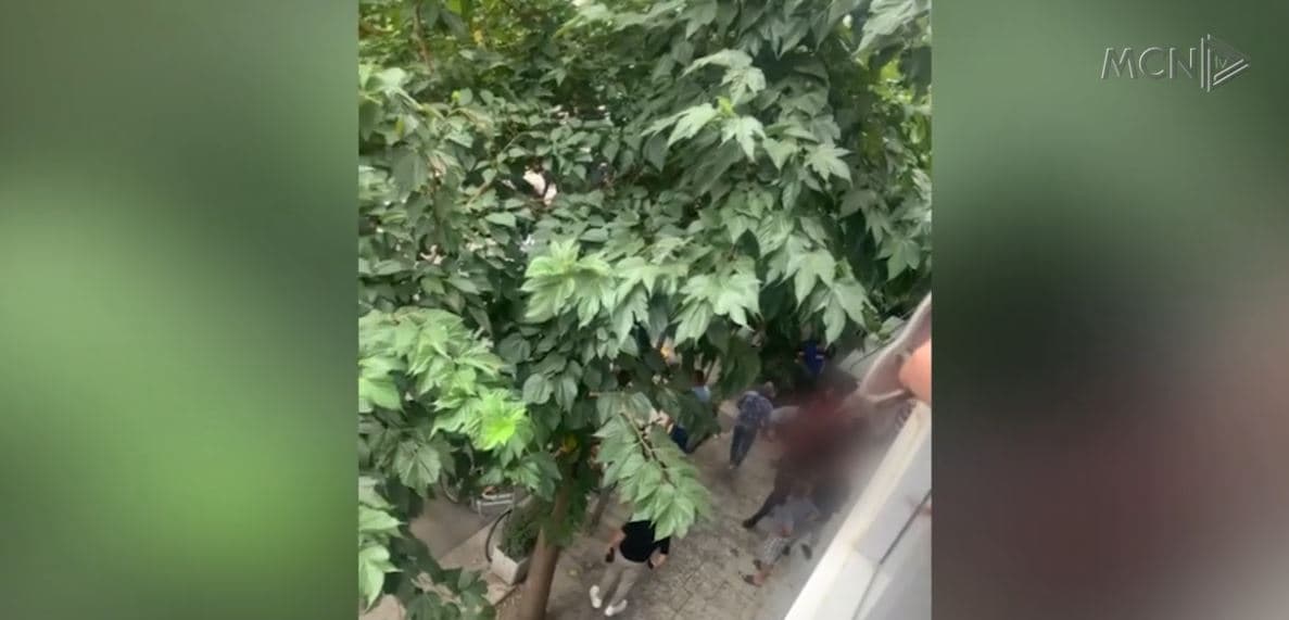 Efektivi i policisë plagos 45-vjeçarin