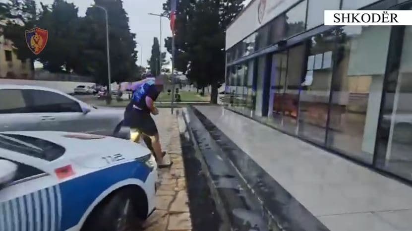 Shisnin doza kanabisi të organizuar në grup, arrestohen 3 të rinj në Shkodër