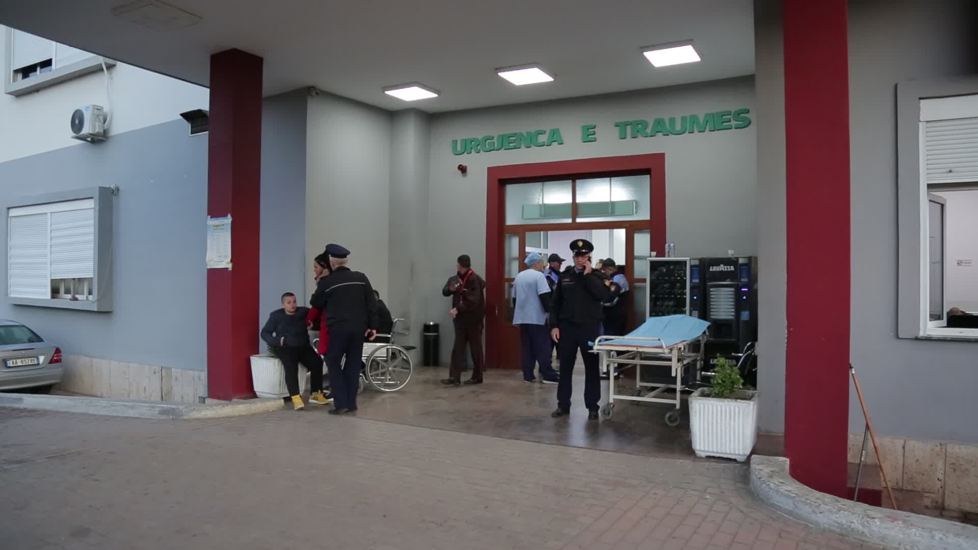 Tiranë/ Dhunon rojen e spitalit dhe godet policin, vihet në pranga 39 vjeçarja