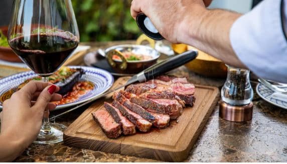  Studimi/ Ngrënia e mishit të kuq dhe pulës mund të rrisë rrezikun e diabetit