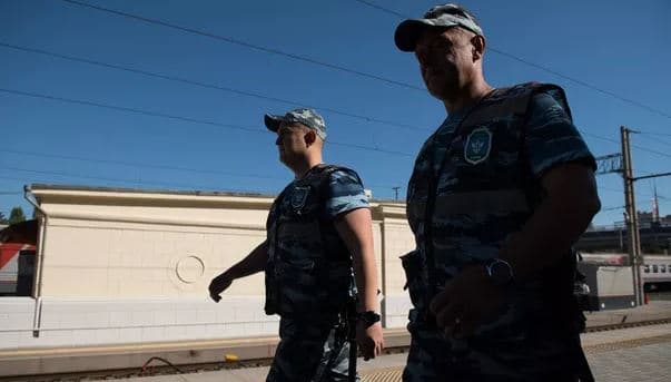 Rusi/ Të burgosurit marrin peng oficerët, raportohet për viktima
