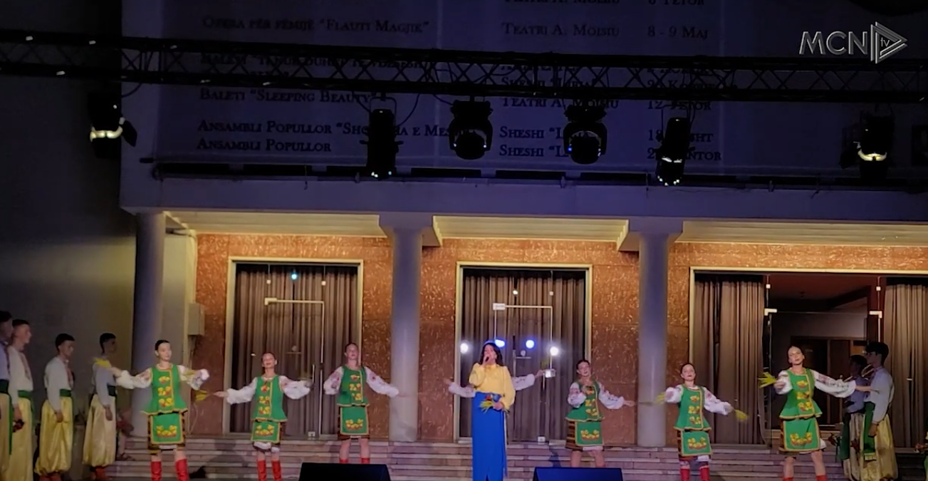 Festival folklorik në Durrës, pa Shqipërinë (VIDEO)