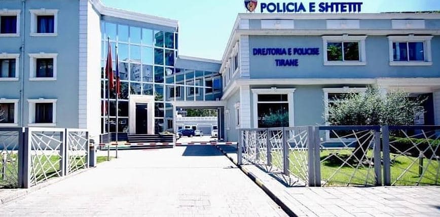 Dhunoi bashkëshorten dhe ngacmoi seksualisht djalin e tij të mitur, arrestohet 42-vjeçari në Tiranë