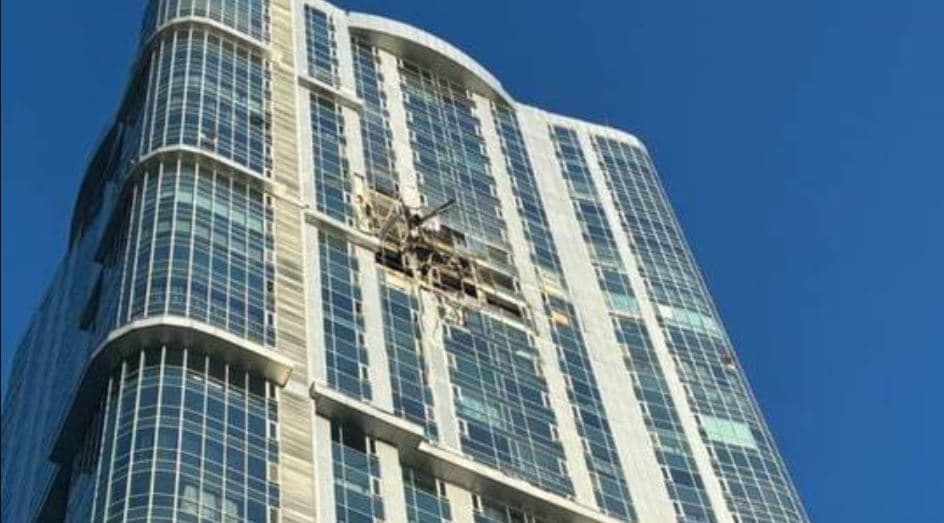 Dronët ukrainas godasin blloqet e apartamenteve brenda Rusisë