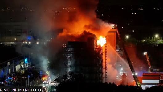  Zjarr në një bllok apartamentesh në Londër, mbi 200 zjarrfikëse në vendngjarje