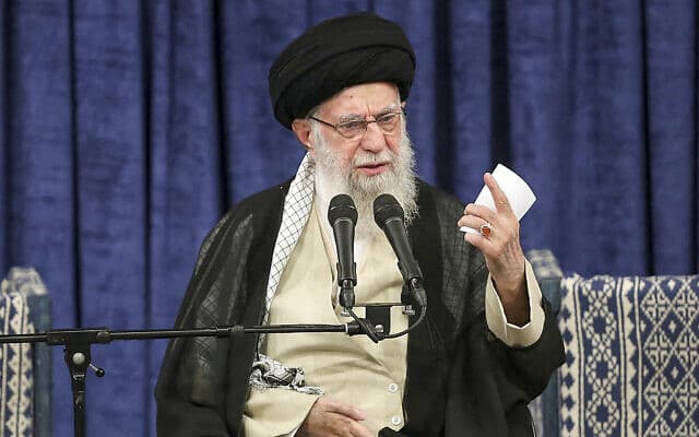 Khamenei hap derën për bisedimet bërthamore me SHBA: Por armikut s’mund t’i besohet