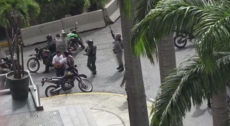 Venezuelë, rrëmbehet njeriu i besuar i liderit të opozitës