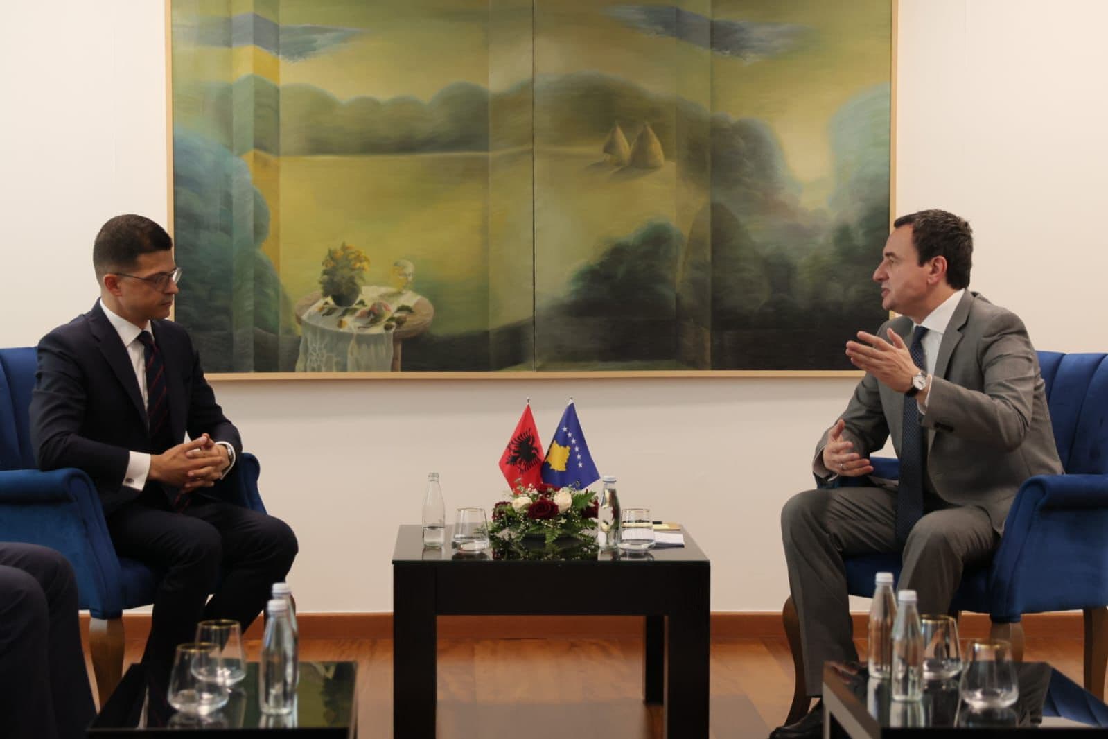 Ministri Vëngu takon Kurtin: Për të folur për ato ura që na lidhin