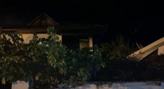 Shkrumbohet nga zjarri gjatë natës një banesë në Berat
