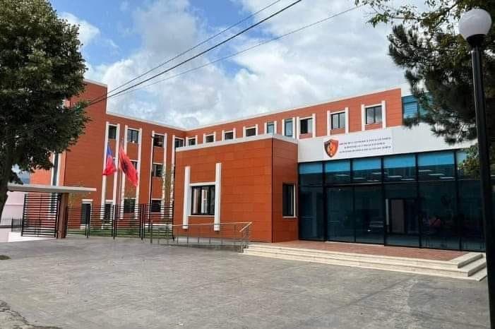 Vodhi një shumë parash, arrestohet i riu në Dibër