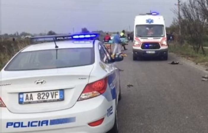 Makina përplaset me motorin në Devoll, dy të plagosur