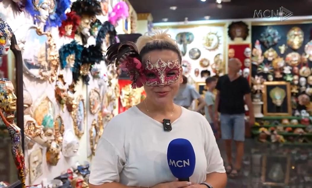 Showroom-i “magjik” në Shkodër/ Maskat veneciane, Angoni flet për traditën dhe punimin e tyre