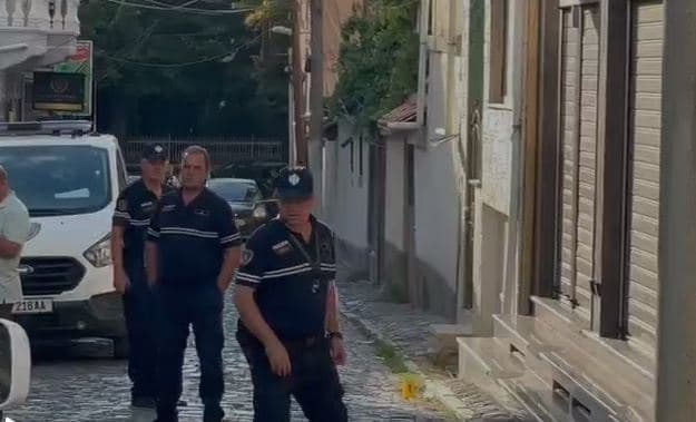 Ngjarja e rëndë në Korçë/ Policia jep detajet: Burri i vuri flakën dhe u largua, shpallet në kërkim