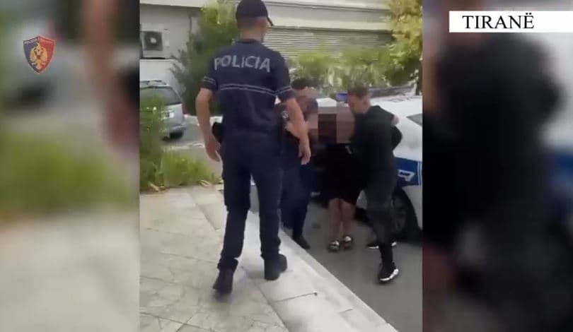 U kap me kokainë dhe pistoletë, në pranga 33-vjeçari