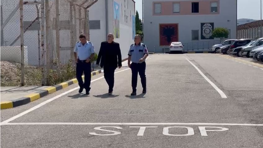 Lirohet nga burgu Fredi Beleri 