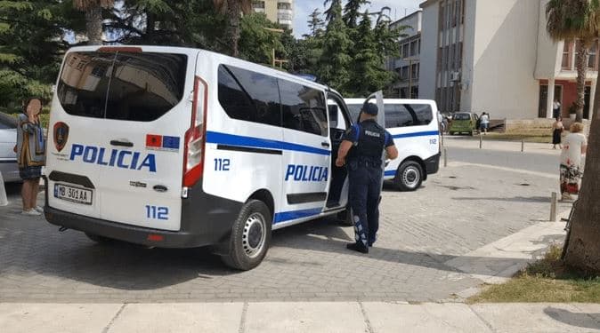Ushtroi dhunë ndaj bashkëshortes dhe babit të tij, arrestohet 42-vjeçari në Maliq