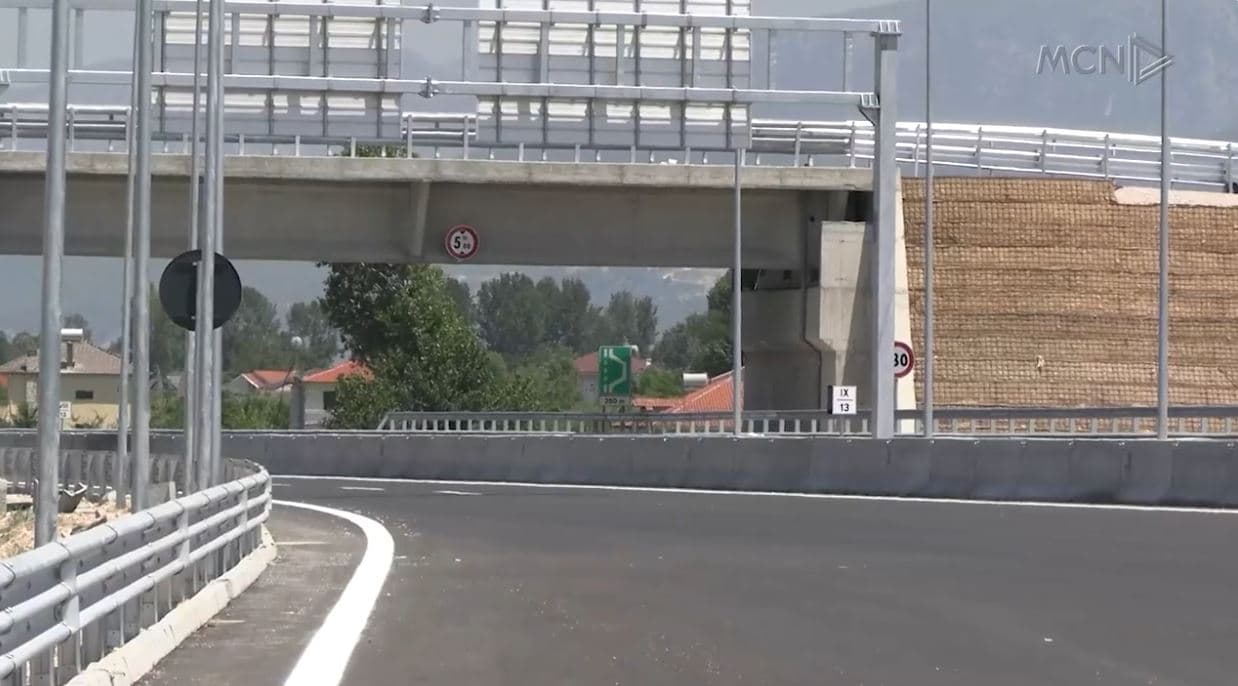 Gati qendra e monitorimit të trafikut. Balluku: Të dhëna në kohë reale, kamera në disa akse