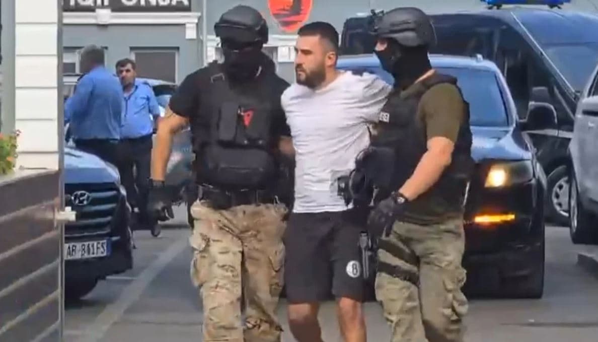 Fshihte në banesë Marklen Hakën/ Arrestohet 21-vjeçari në Nikël, në shtëpi i gjendet edhe një pistoletë