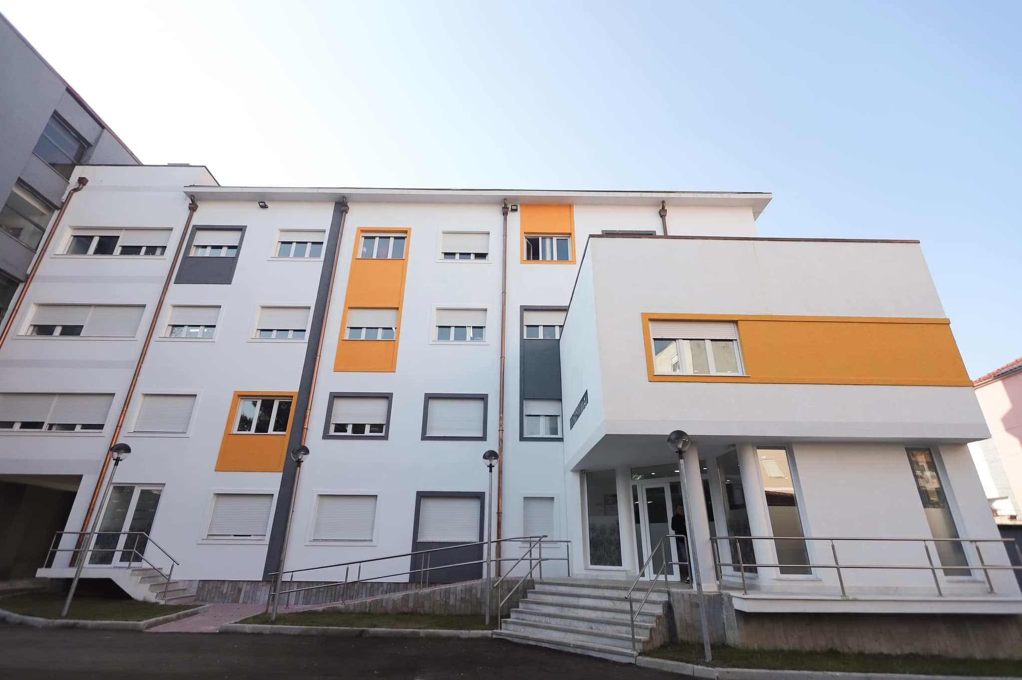 14-vjeçarja lind fëmijën në Maternitetin e Korçës, arrestohet 21-vjeçari