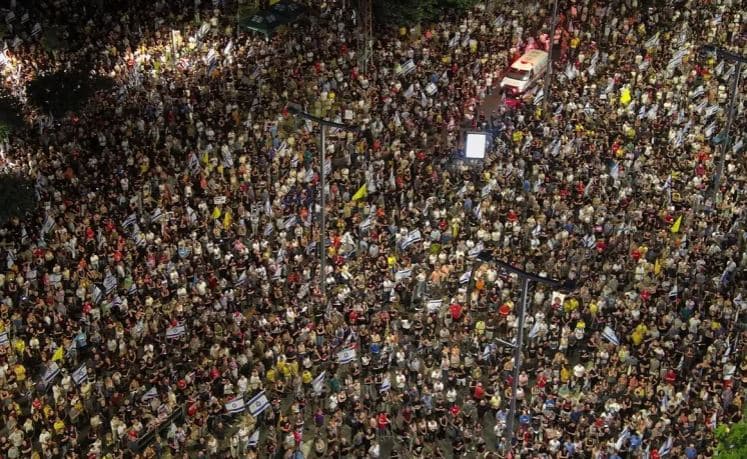 ‘Bllokohet’ Tel Aviv, 750 mijë protestues izraelitë kërkojnë marrëveshje për lirimin e pengjeve
