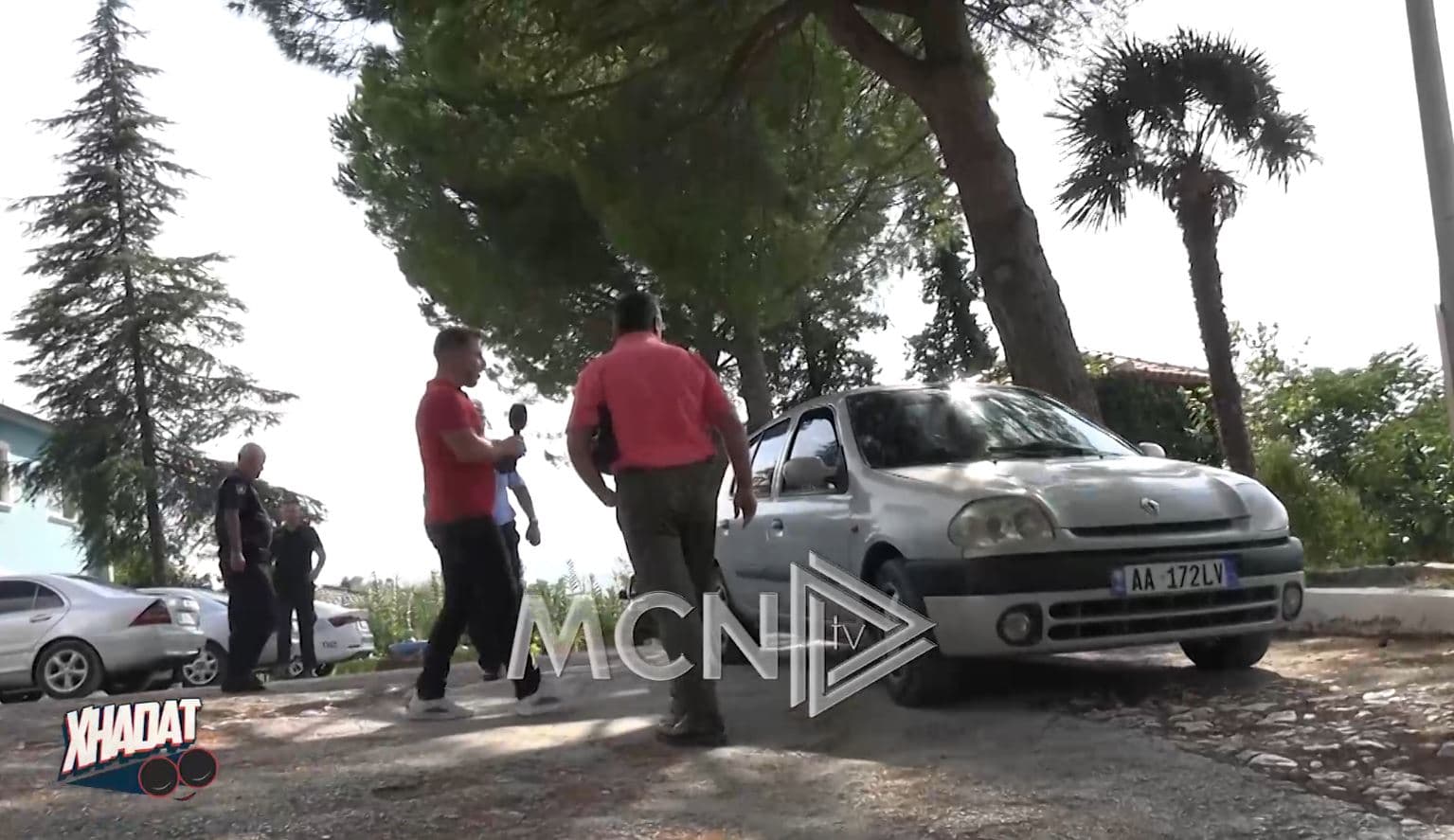 “Xhadat” nis sezonin e ri- Konflikti për pronën, polici i përfshirë tenton të shtypë gazetarin  