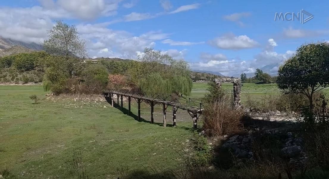 Parku i Viroit në mëshirë të fatit/ Liqeni i tharë, aromë e rëndë dhe mungesë tualetesh publike (VIDEO)