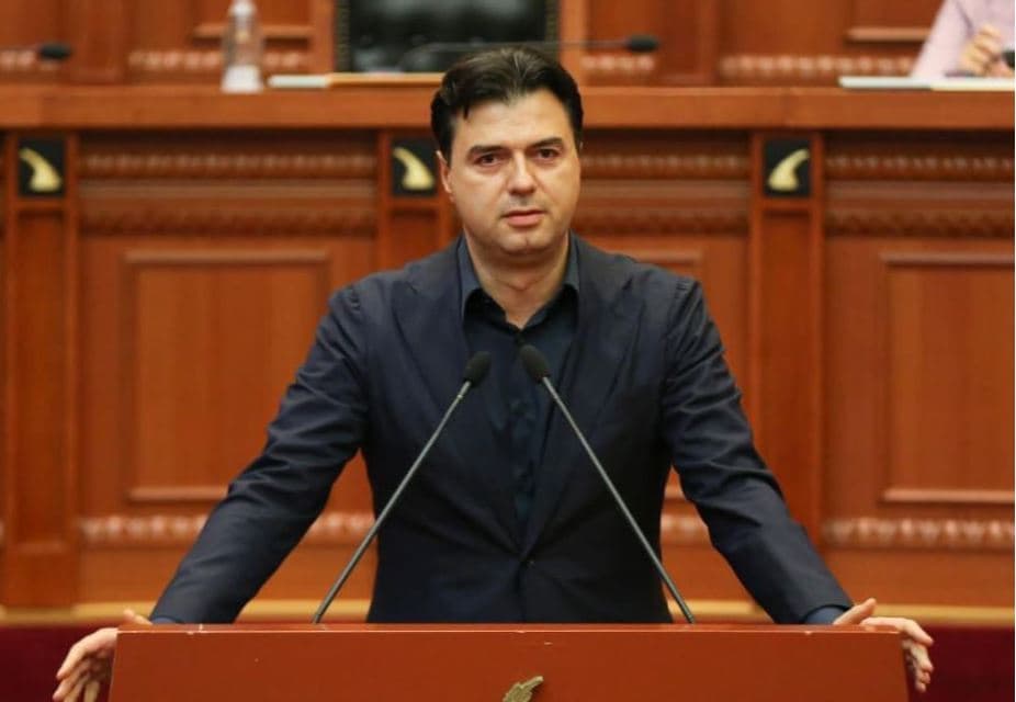 Basha i përgjigjet Ramës: Poshtë ballkonit të Berishës firmose amnistinë dhe mbylle listat