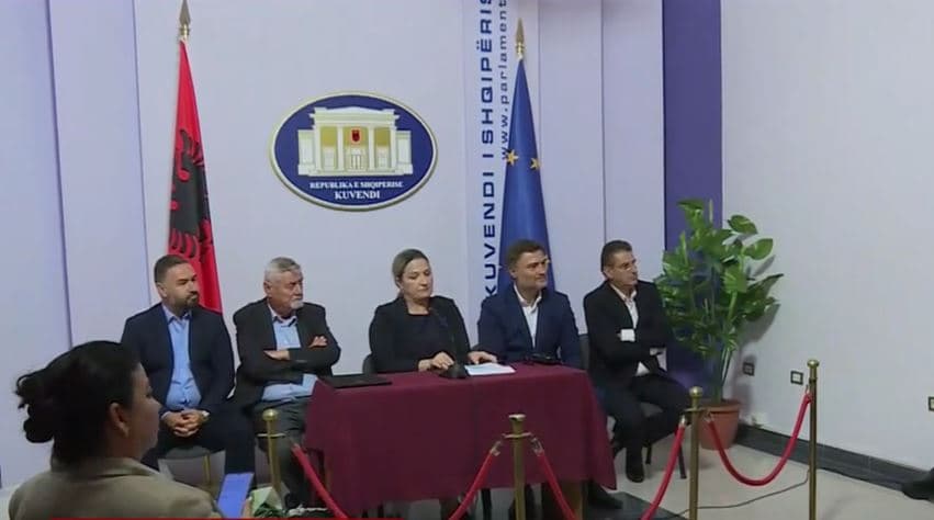 5 deputetë bëhen bashkë: Kundërshtojmë listat e mbyllura