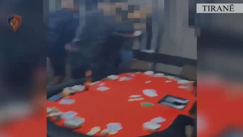 Organizonin lojëra fati në lokal, “Joker” prangos 9 persona në Tiranë 