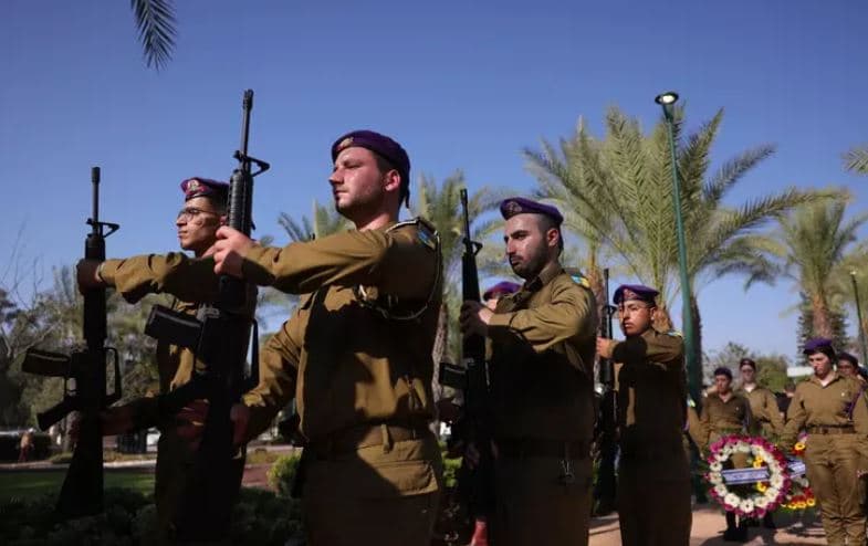 “Izraeli rekruton azilkërkues afrikanë për të mbështetur ushtrinë e saj në Gaza”