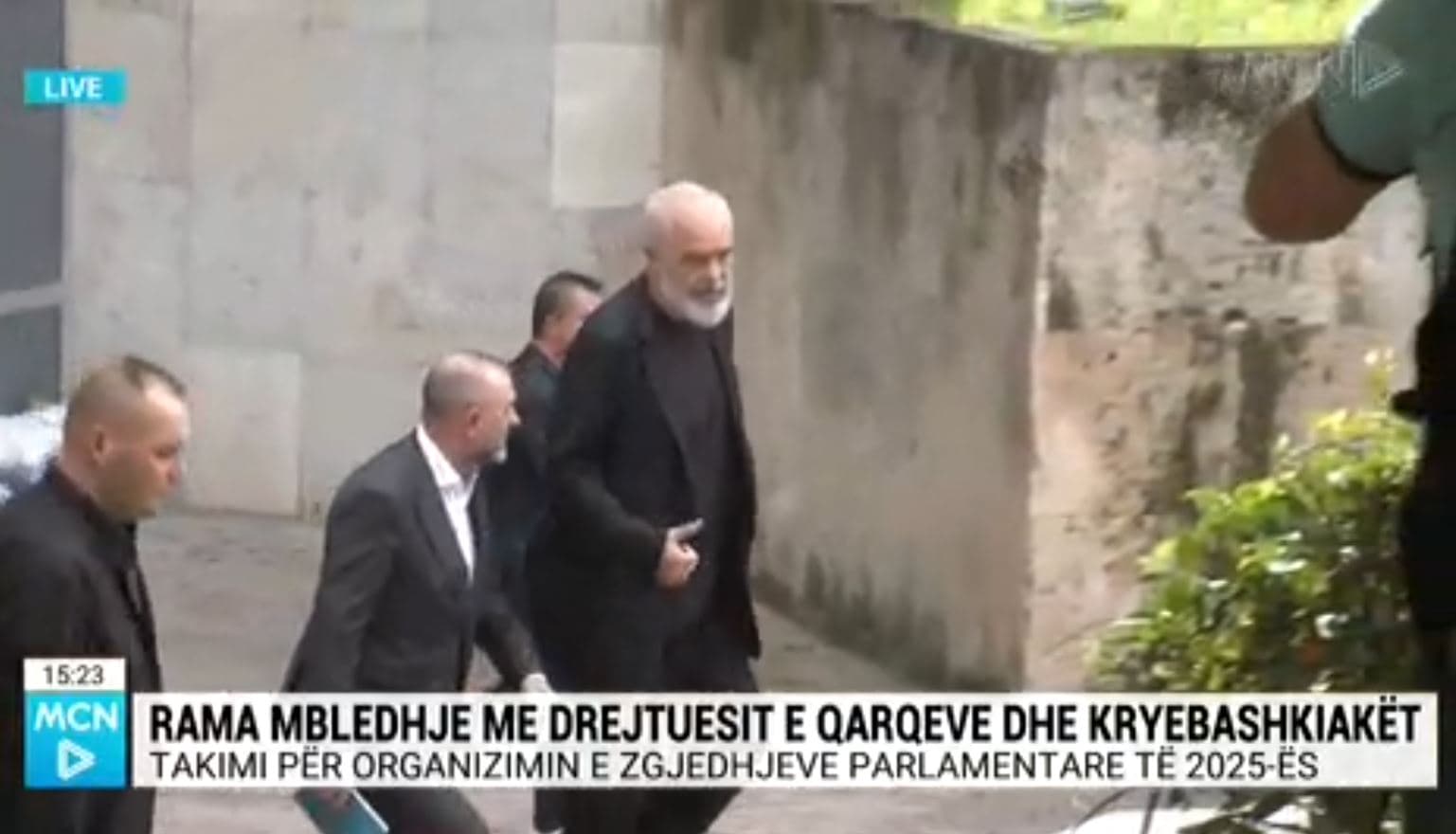Rama mbledh drejtuesit e qarqeve dhe kryebashkiakët, u kërkon 1 milion vota në zgjedhje