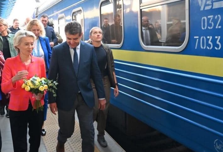 Ursula von der Leyen viziton Kievin/ BE akordon 160 milionë euro shtesë për Ukrainën