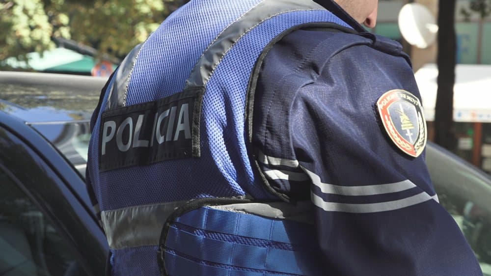 Ngacmojnë seksualisht 18-vjeçaren në lokal, arrestohen dy burra në Kavajë