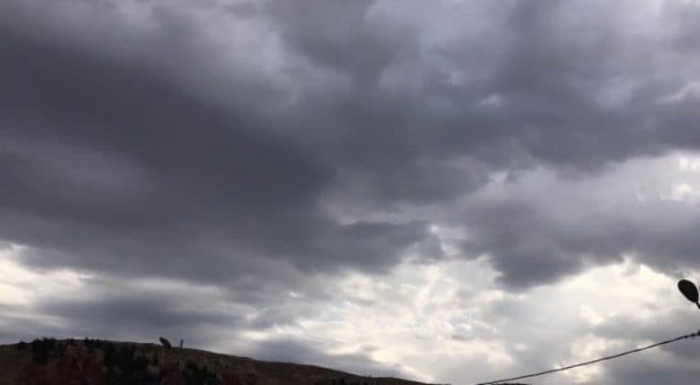 Moti sot/ Vranësira dhe reshje lokale shiu