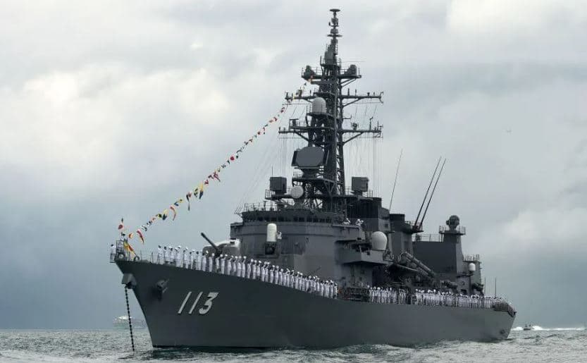 Japonia lundron anije luftarake në ngushticën e Tajvanit