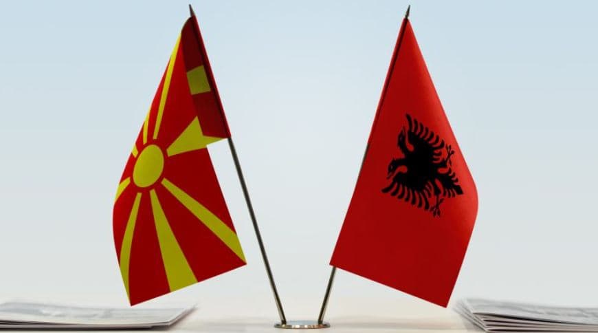Integrimi në BE/ “Euroactiv”: Rruga e Tiranës ndahet nga Shkupi. Më 15 tetor hapen kapitujt e parë të negociatave me Shqipërinë