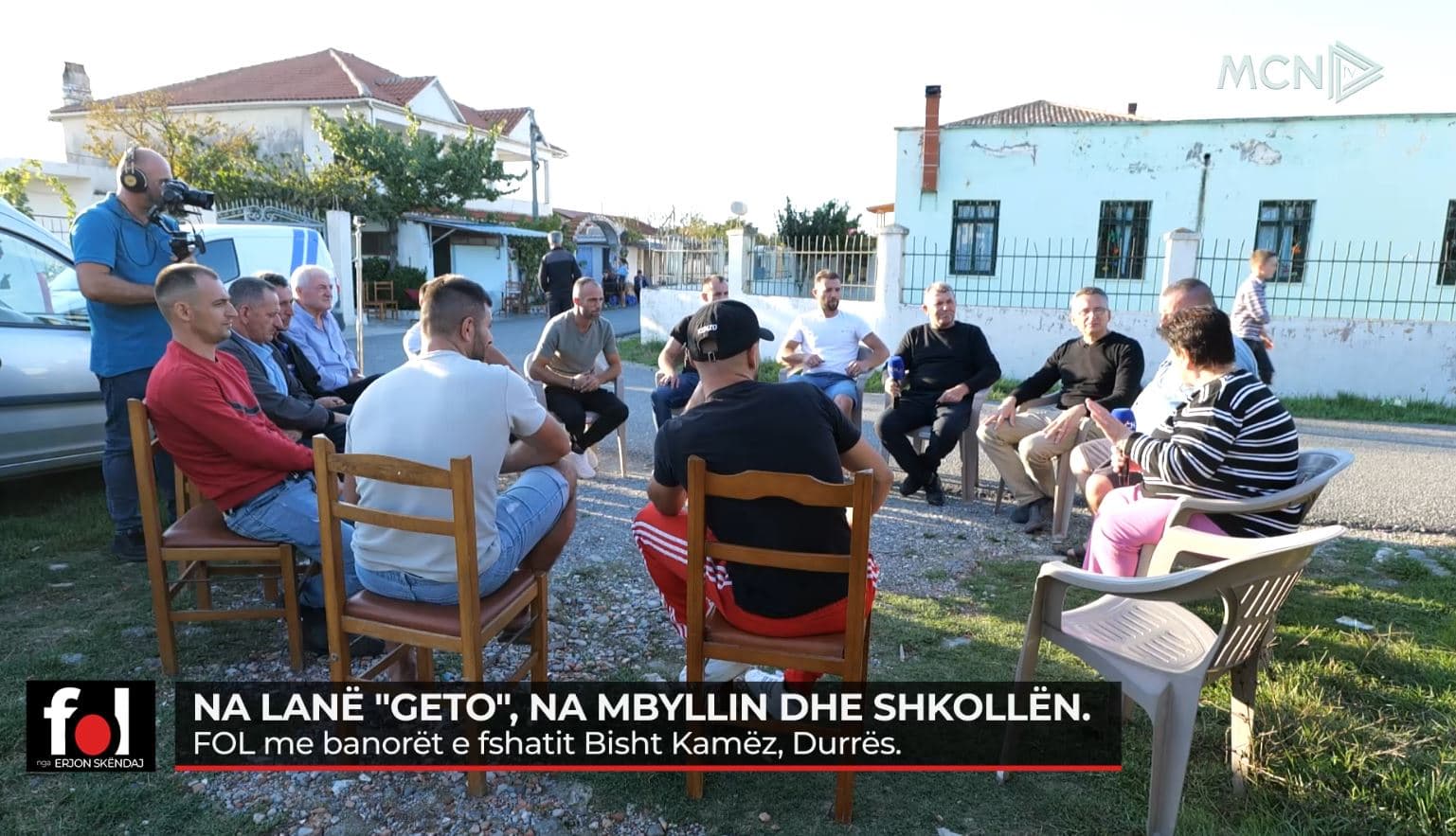 Banorët e fshatit Bisht Kamëz në Durrës: Na lanë si geto, na mbyllën dhe shkollën (VIDEO)