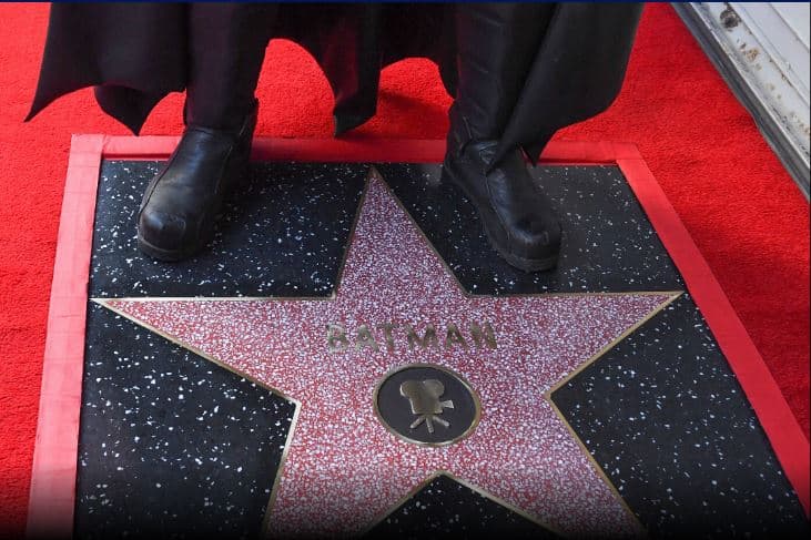 Hollywood, Batman bëhet superheroi i parë që merr një yll në Walk of Fame