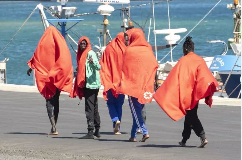 Përmbyset varka në Ishujt Kanarie/ 9 emigrantë të vdekur dhe 50 të zhdukur