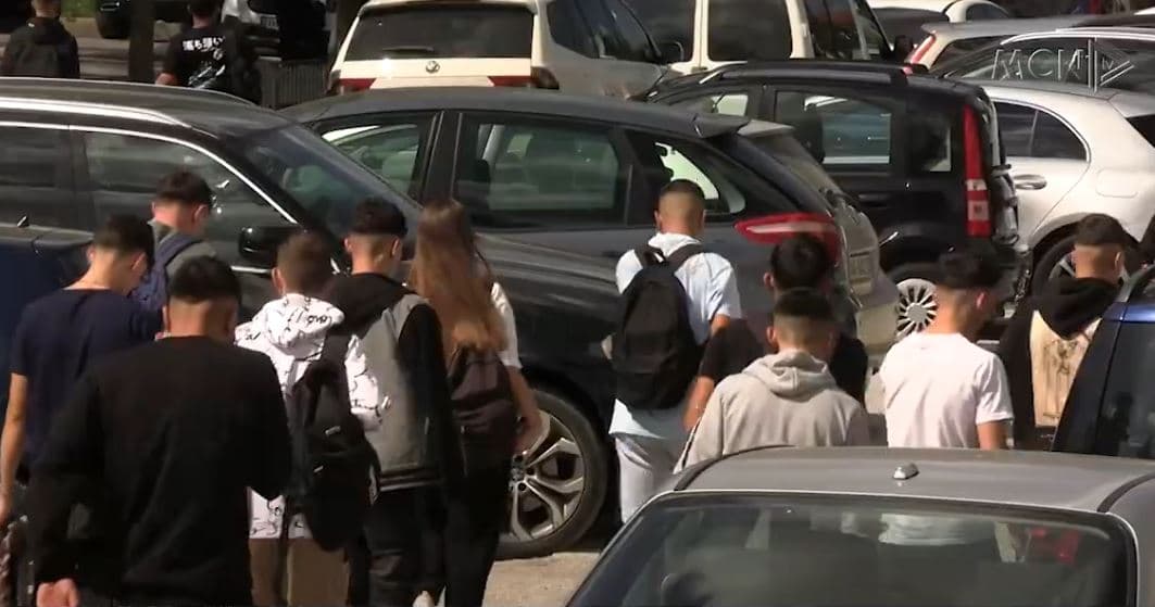 Shkollat mbushen me drogë/ Toksikologu: Edhe 11 vjeçarët konsumues kanabisi