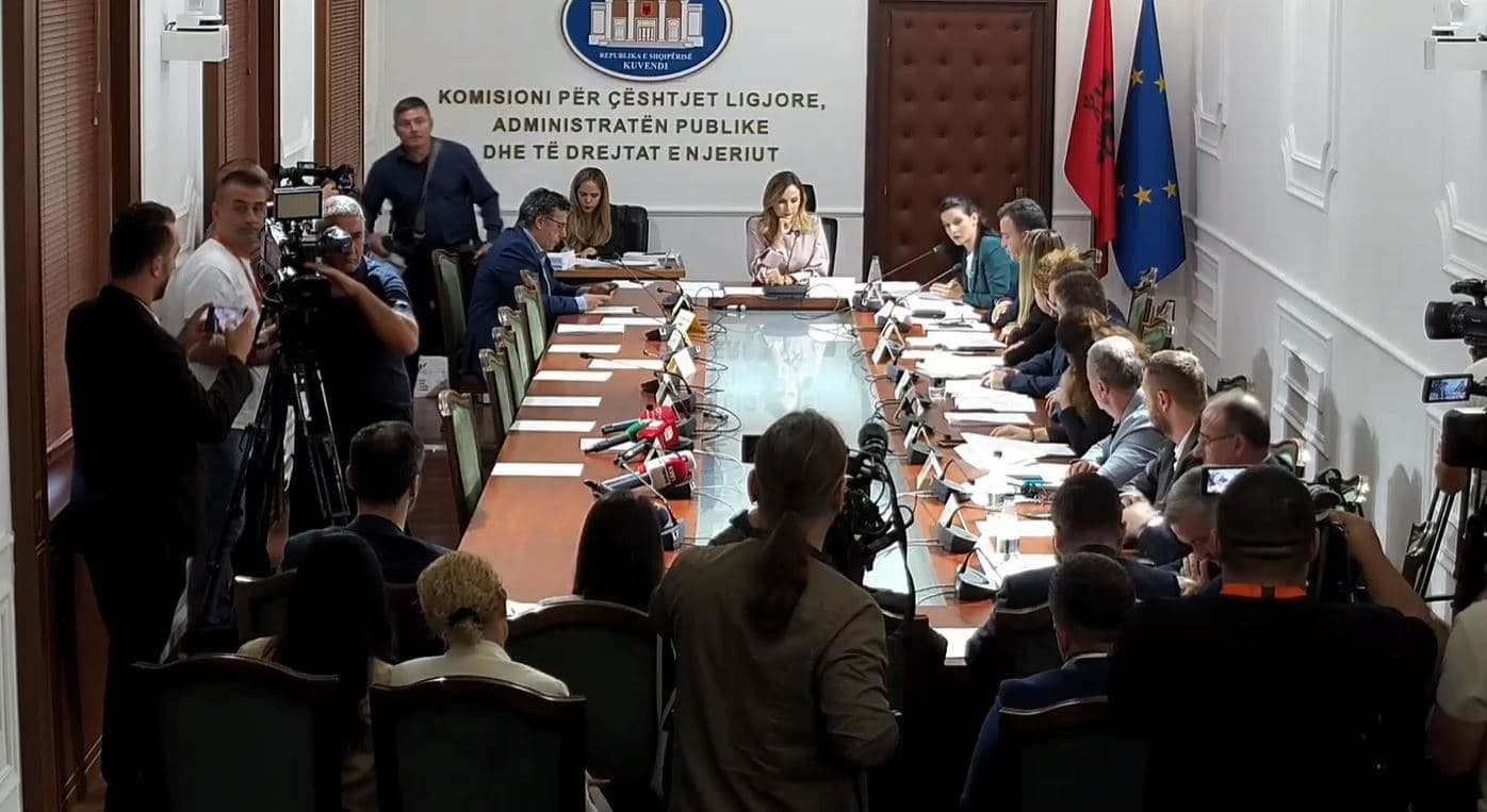 PD, bojkot të pjesshëm Komisionit të Integrimit/ Debate mes deputetëve në mbledhje