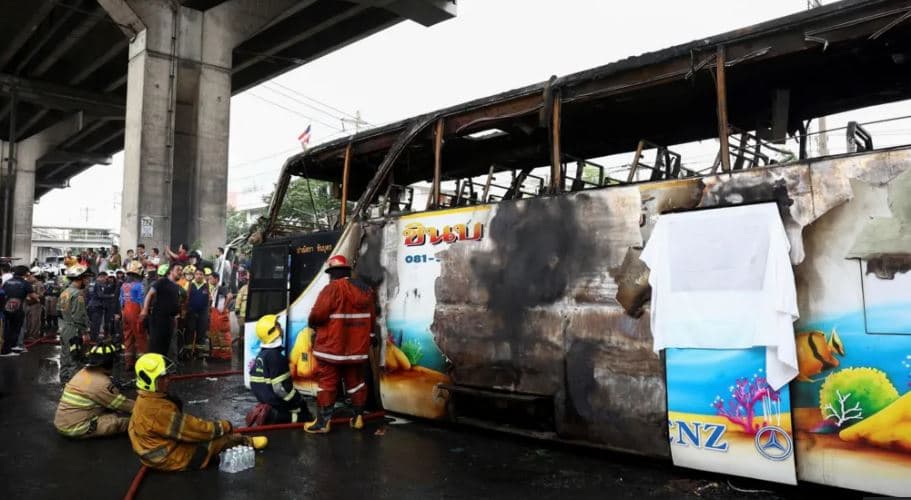 Merr flakë autobusi në Tajlandë, humbin jetën 20 nxënës dhe 3 mësues